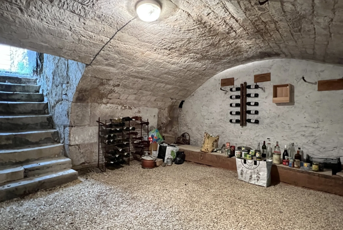 Maison à rénover à Yzeures-sur-Creuse avec fort potentiel pour investissement ou résidence principale 