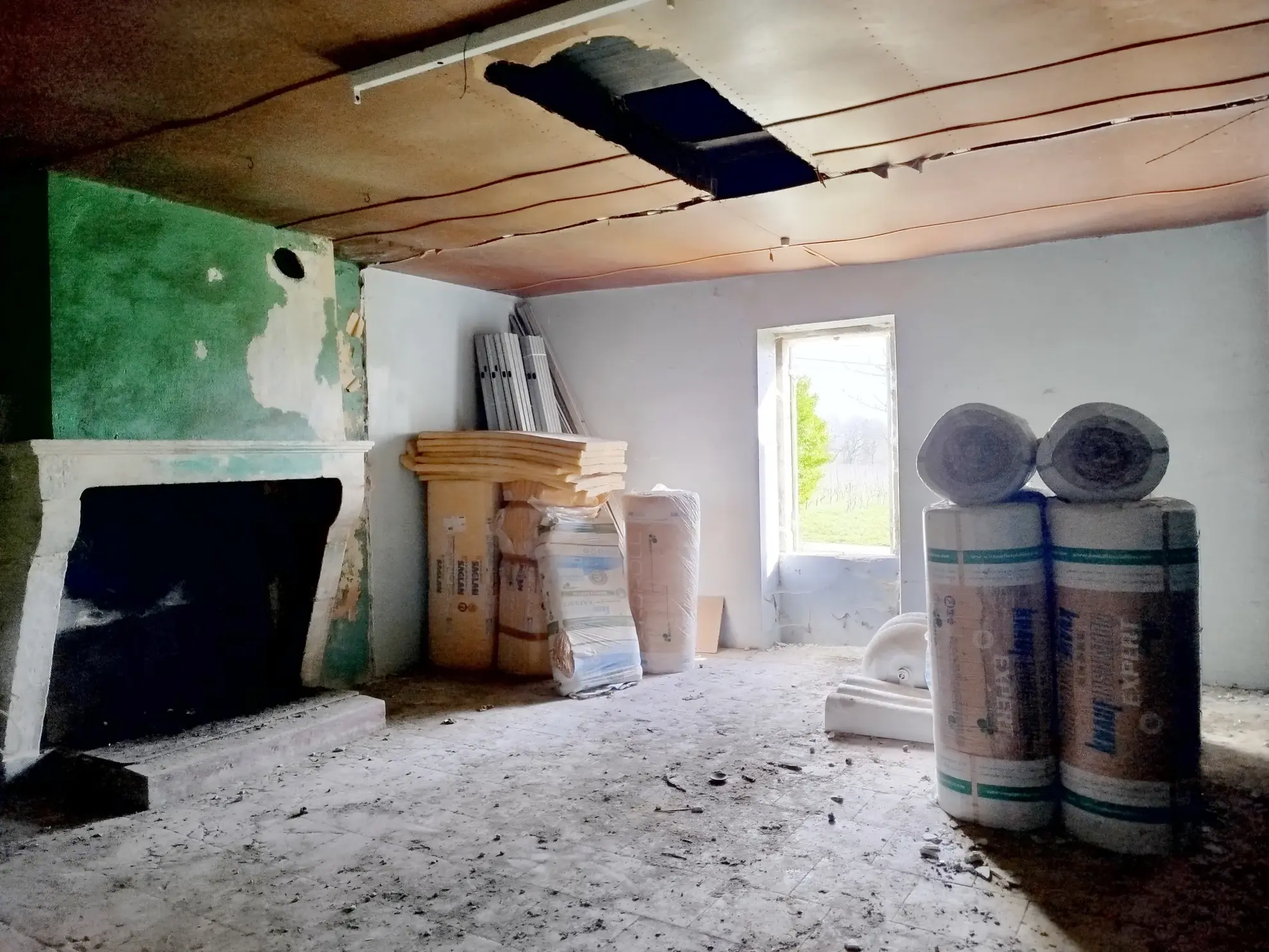 Maison à rénover avec dépendance sur 3024 m² à Ste Radegonde 