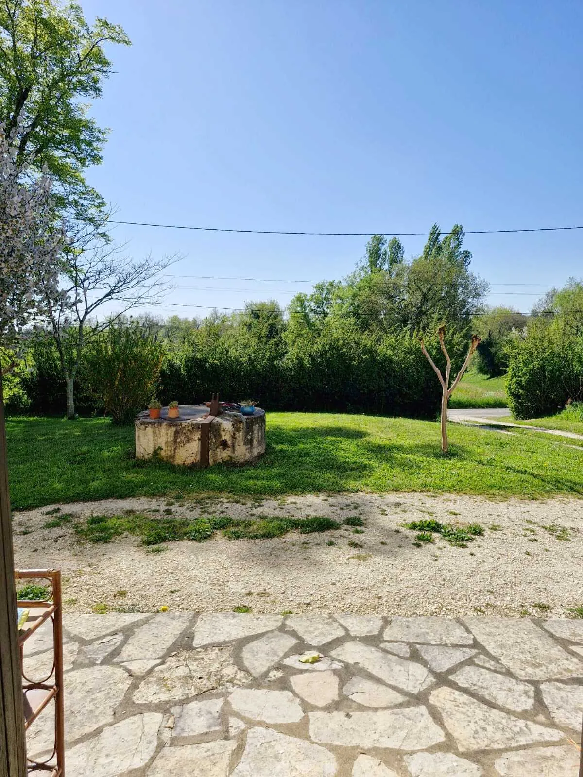 Maison à rénover avec dépendance sur 3024 m² à Ste Radegonde 