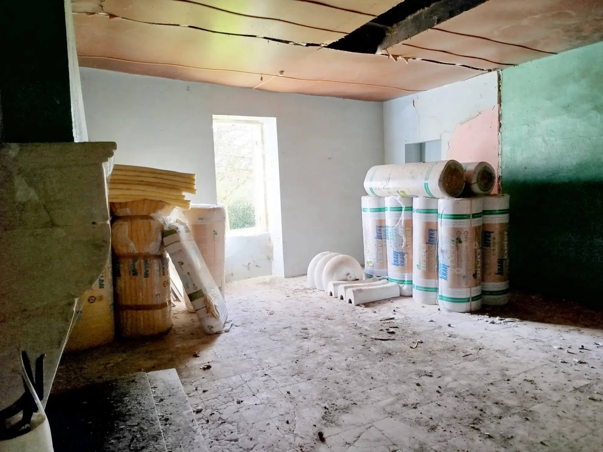 Maison à rénover avec dépendance sur 3024 m² à Ste Radegonde 