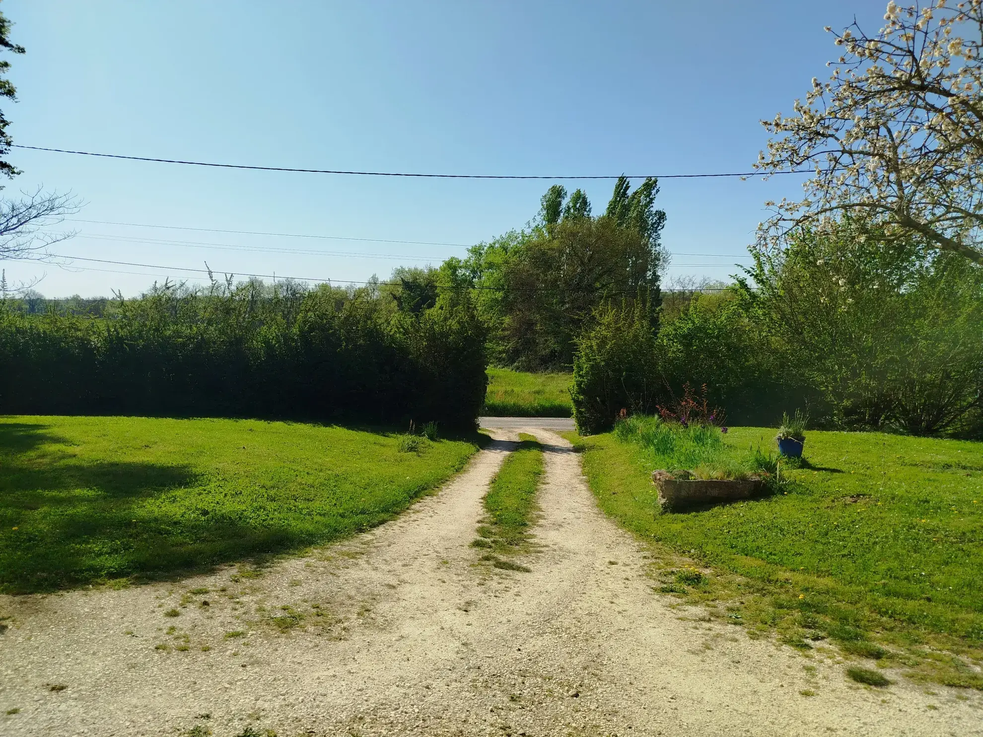 Maison à rénover avec dépendance sur 3024 m² à Ste Radegonde 