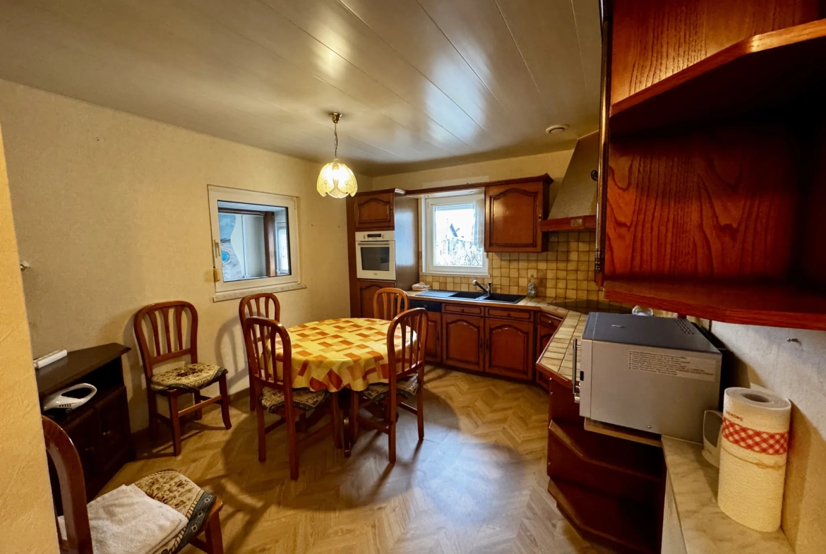 Maison mitoyenne de 143,29 m² avec dépendance, garage et jardin à Freyming-Merlebach 