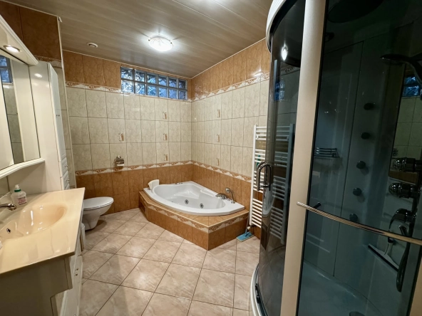 Maison mitoyenne de 143,29 m² avec dépendance, garage et jardin à Freyming-Merlebach 