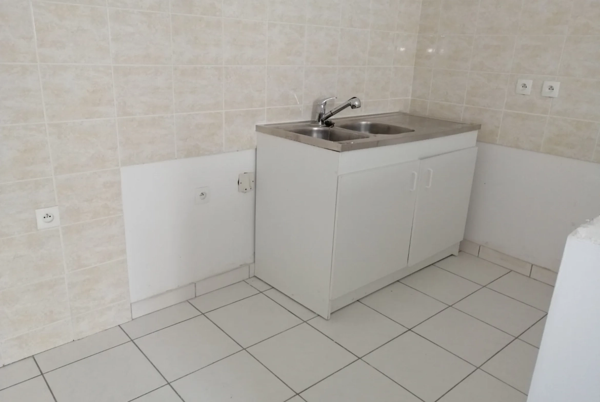 Immeuble rénové à Nevers avec 4 logements et jardin – Opportunité d'investissement 