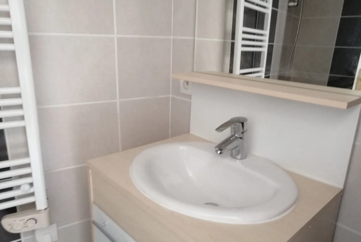 Immeuble rénové à Nevers avec 4 logements et jardin – Opportunité d'investissement 