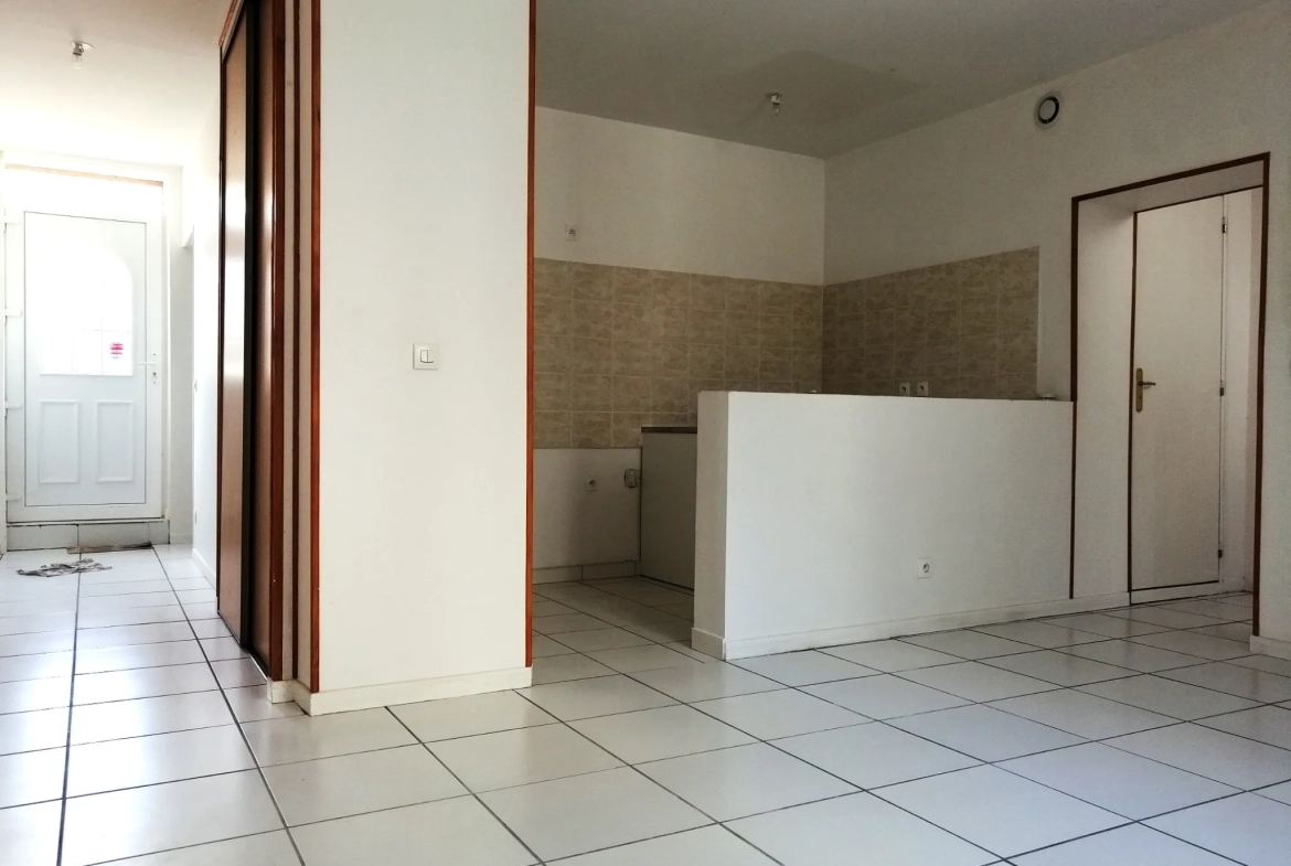 Immeuble rénové à Nevers avec 4 logements et jardin – Opportunité d'investissement 