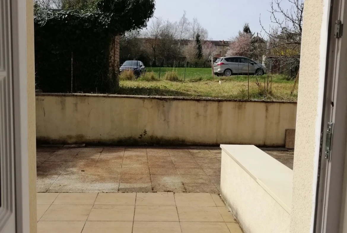 Immeuble rénové à Nevers avec 4 logements et jardin – Opportunité d'investissement 