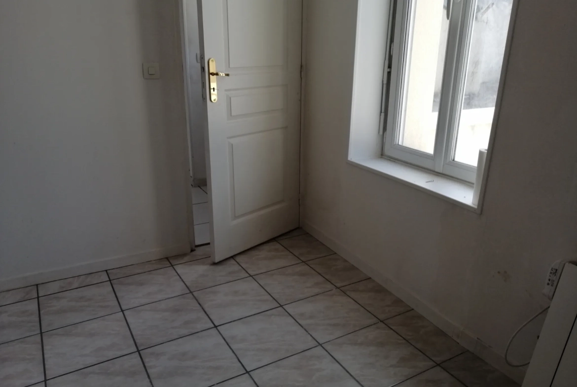 Immeuble rénové à Nevers avec 4 logements et jardin – Opportunité d'investissement 