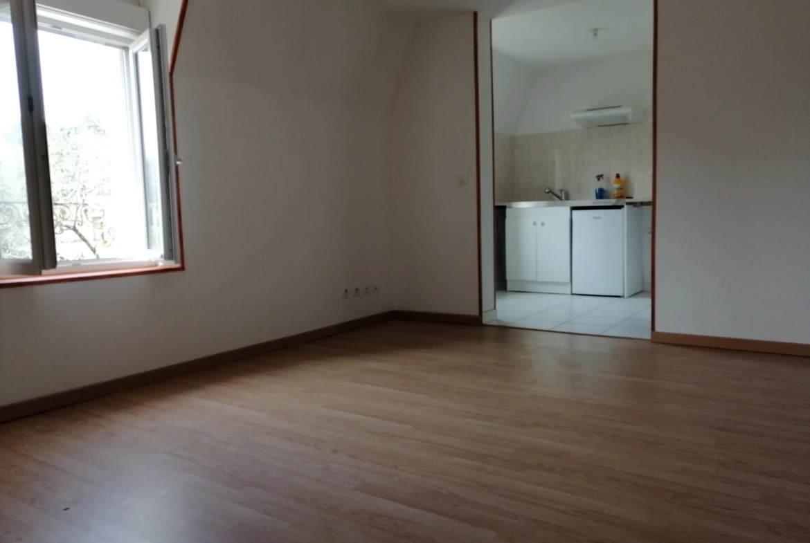 Immeuble rénové à Nevers avec 4 logements et jardin – Opportunité d'investissement 