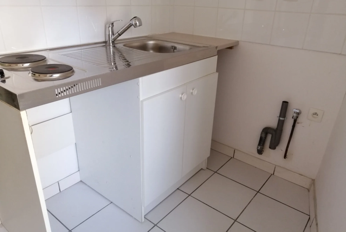 Immeuble rénové à Nevers avec 4 logements et jardin – Opportunité d'investissement 