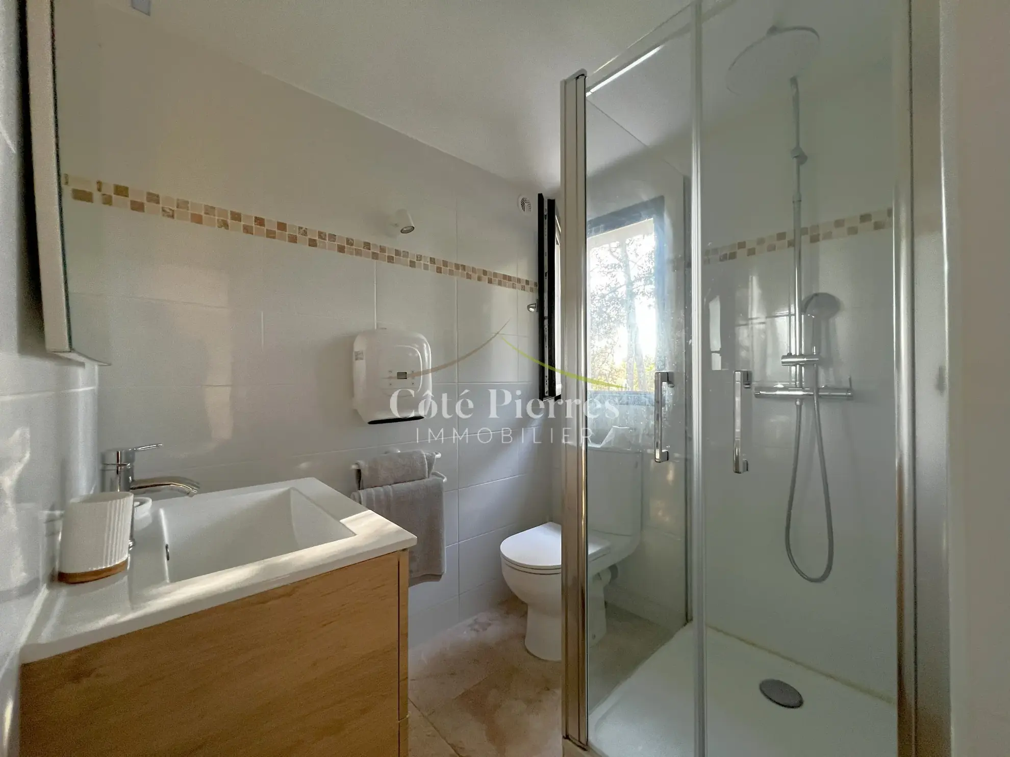 Superbe mazet à Nîmes avec terrain boisé de 1400 m² - Idéal pied-à-terre ou location saisonnière 