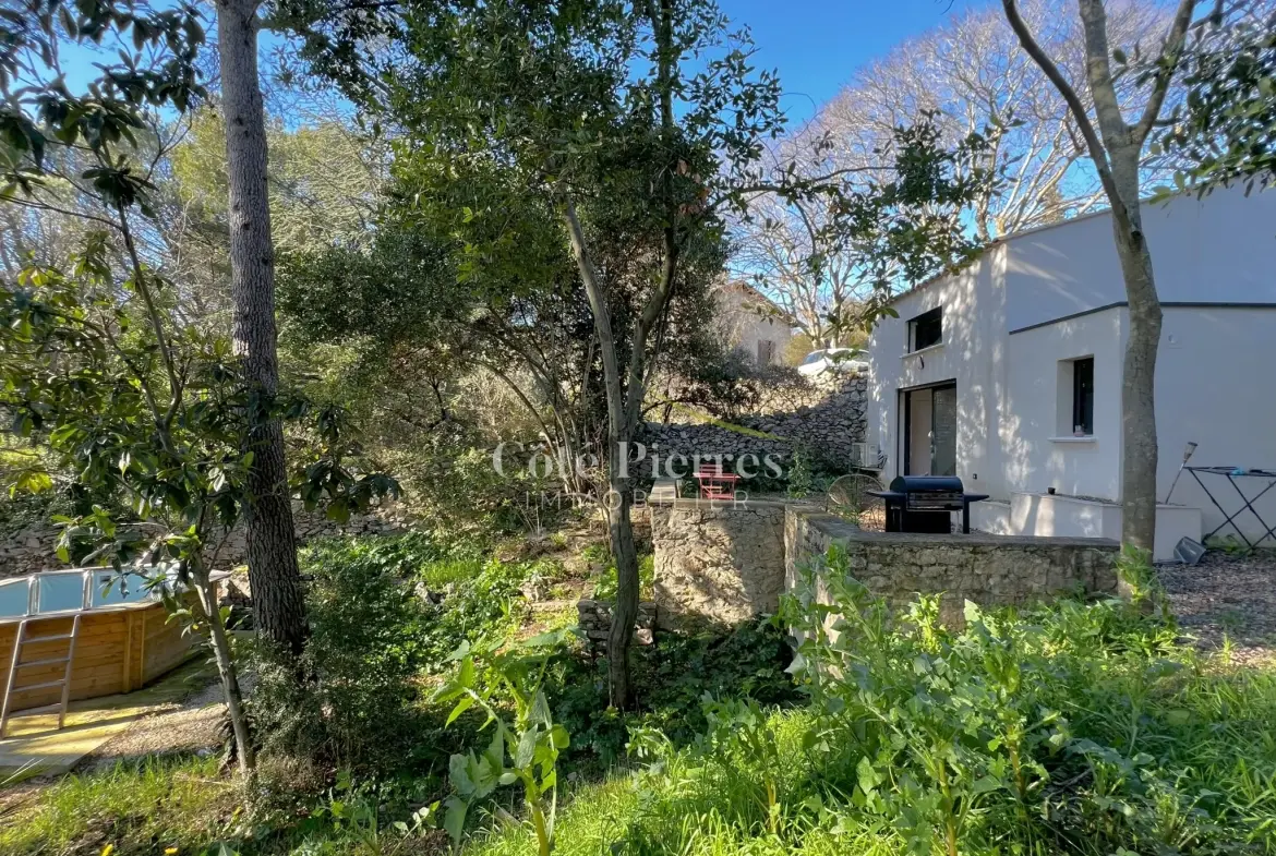 Superbe mazet à Nîmes avec terrain boisé de 1400 m² - Idéal pied-à-terre ou location saisonnière 