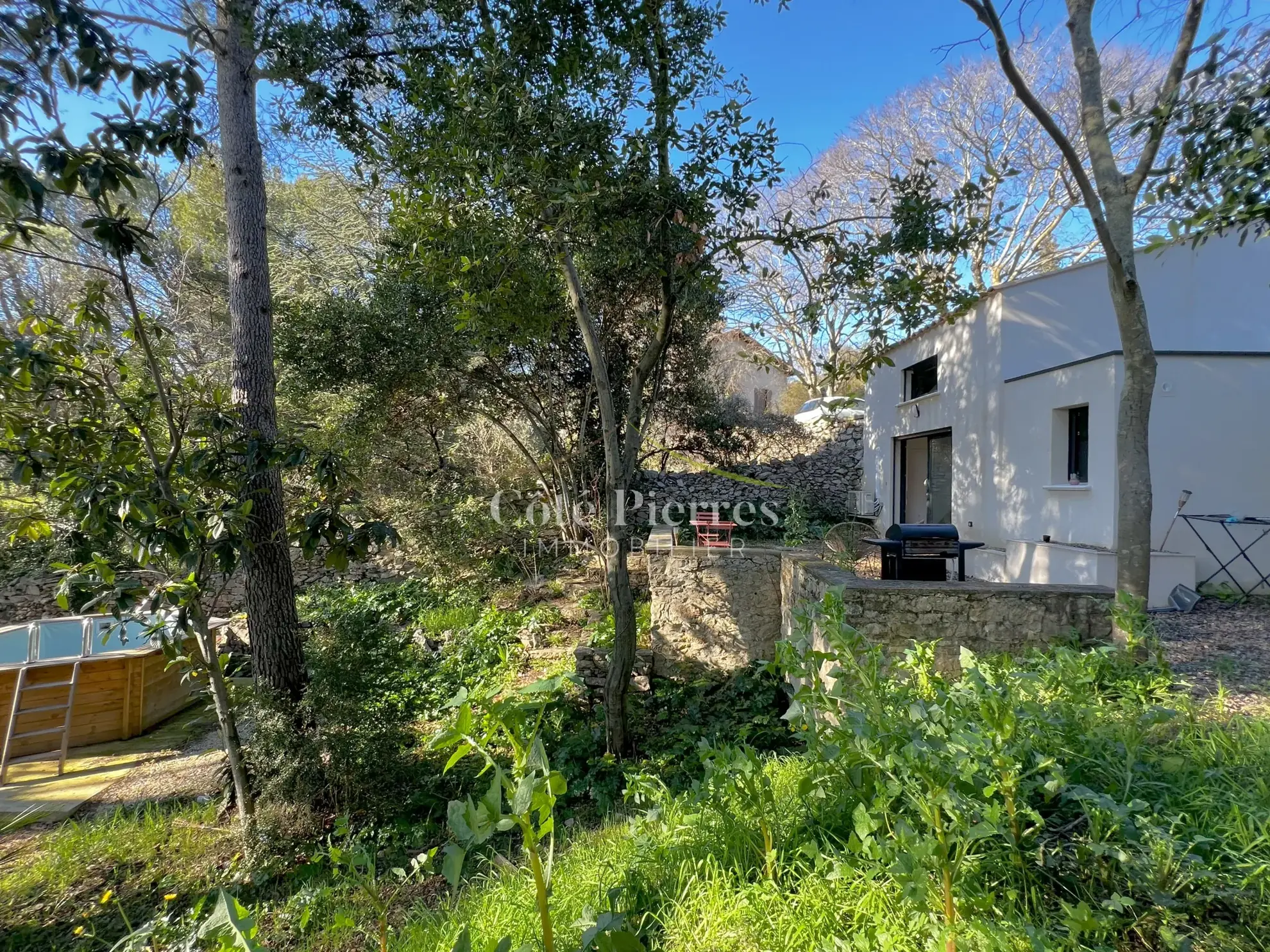 Superbe mazet à Nîmes avec terrain boisé de 1400 m² - Idéal pied-à-terre ou location saisonnière 