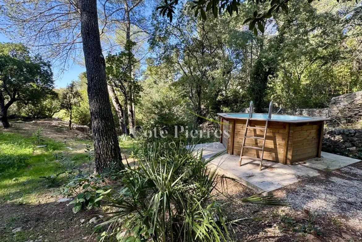 Superbe mazet à Nîmes avec terrain boisé de 1400 m² - Idéal pied-à-terre ou location saisonnière 