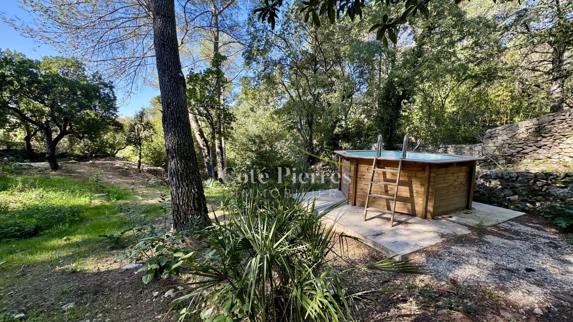 Superbe mazet à Nîmes avec terrain boisé de 1400 m² - Idéal pied-à-terre ou location saisonnière 