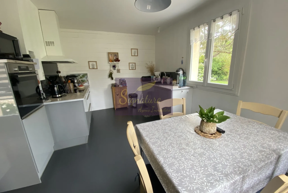 Maison à vendre à Change avec terrain de 4200 m², garage, bureau et cheminée 