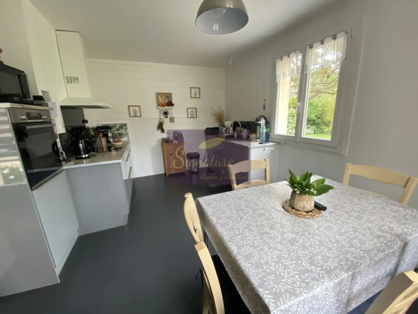 Maison à vendre à Change avec terrain de 4200 m², garage, bureau et cheminée 