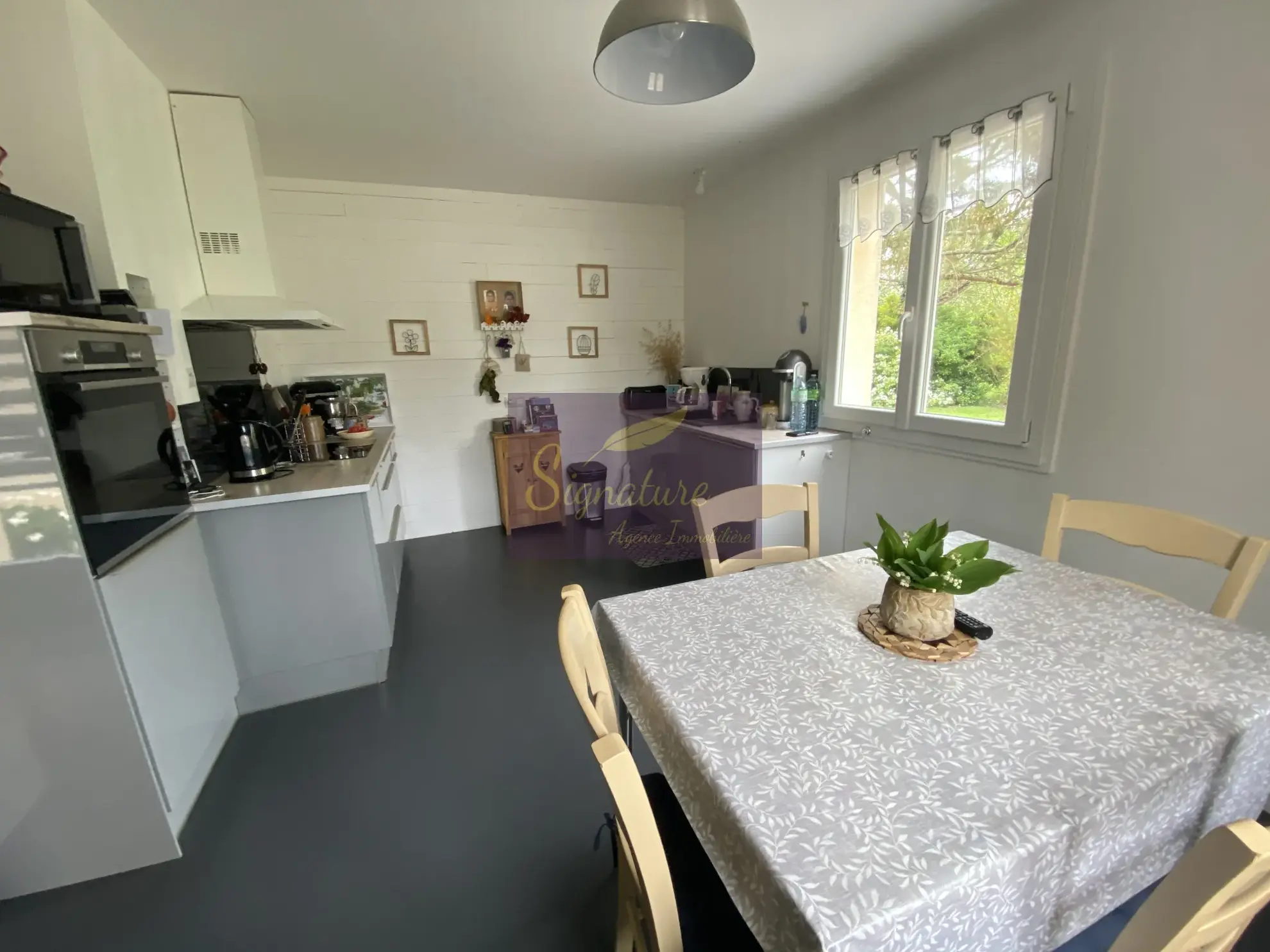 Maison à vendre à Change avec terrain de 4200 m², garage, bureau et cheminée 