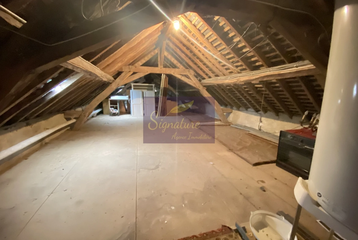 Maison à vendre à Change avec terrain de 4200 m², garage, bureau et cheminée 