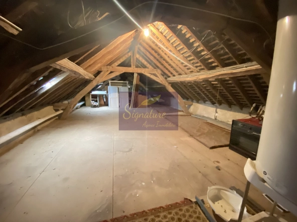 Maison à vendre à Change avec terrain de 4200 m², garage, bureau et cheminée 