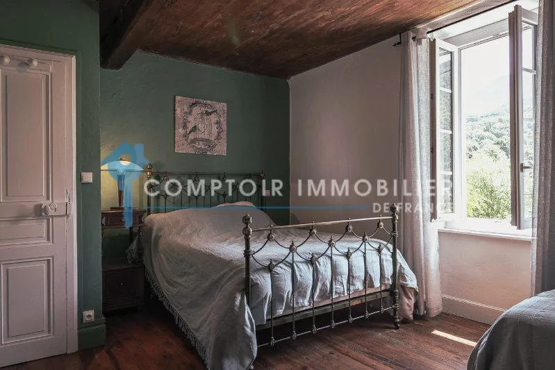 Maison de village rénovée de 139 m² avec terrain plat et vue montagne à Boutx 