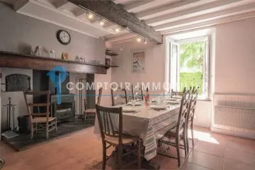 Maison de village rénovée de 139 m² avec terrain plat et vue montagne à Boutx