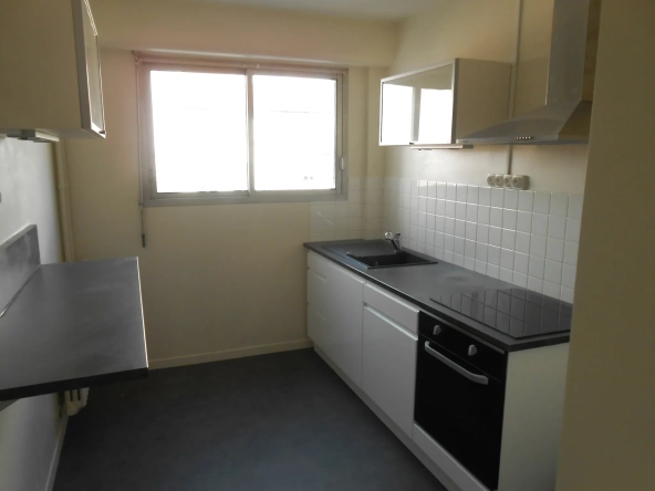 Appartement T2 avec Balcon et Parking au Centre de Niort - 55m² 