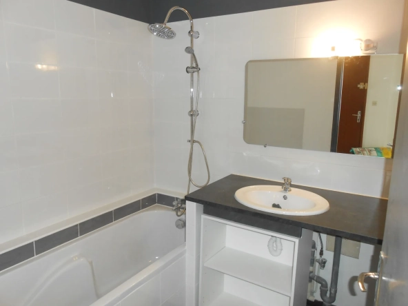 Appartement T2 avec Balcon et Parking au Centre de Niort - 55m² 