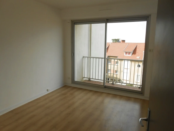Appartement T2 avec Balcon et Parking au Centre de Niort - 55m² 