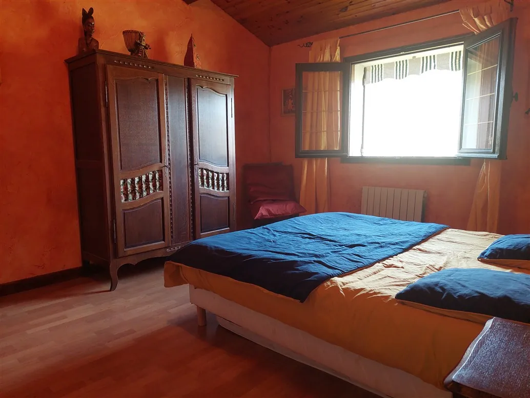 Maison à vendre de 135 m² avec piscine et terrain arboré à Budos, proche Illats 