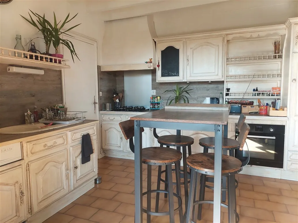 Maison à vendre de 135 m² avec piscine et terrain arboré à Budos, proche Illats 