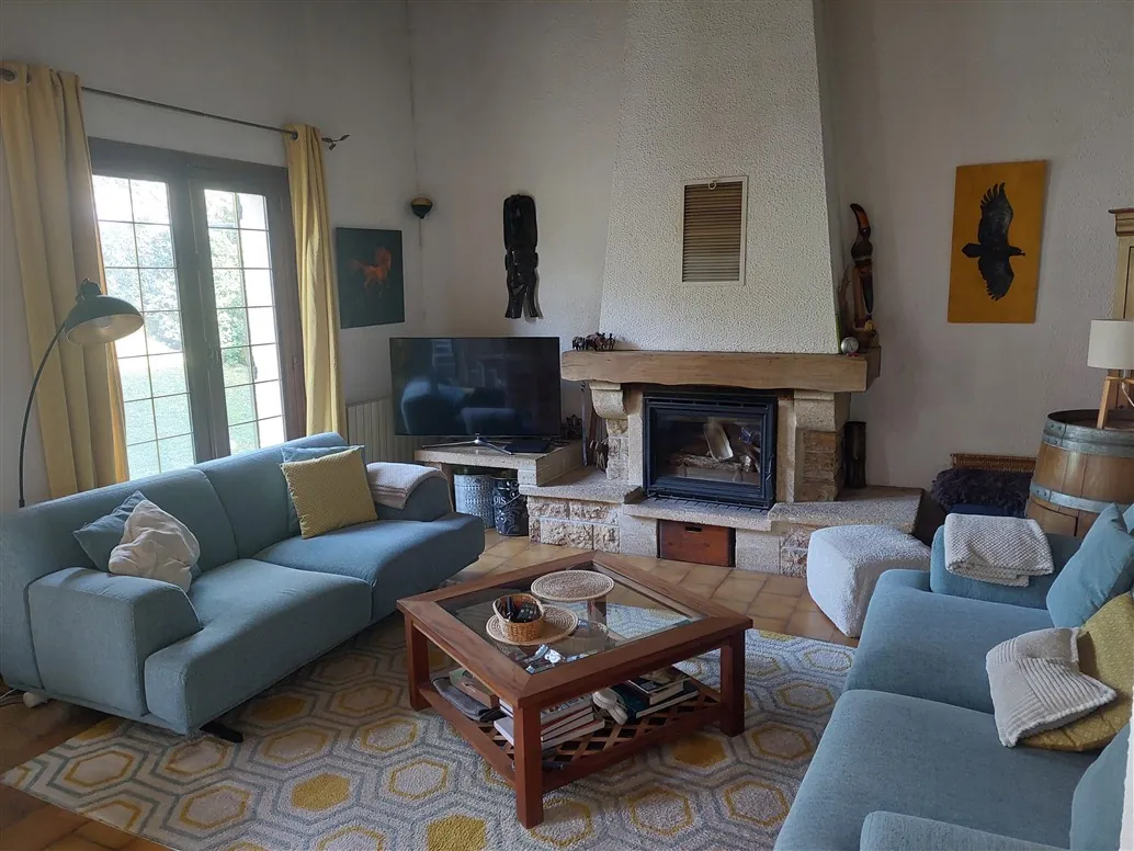 Maison à vendre de 135 m² avec piscine et terrain arboré à Budos, proche Illats 