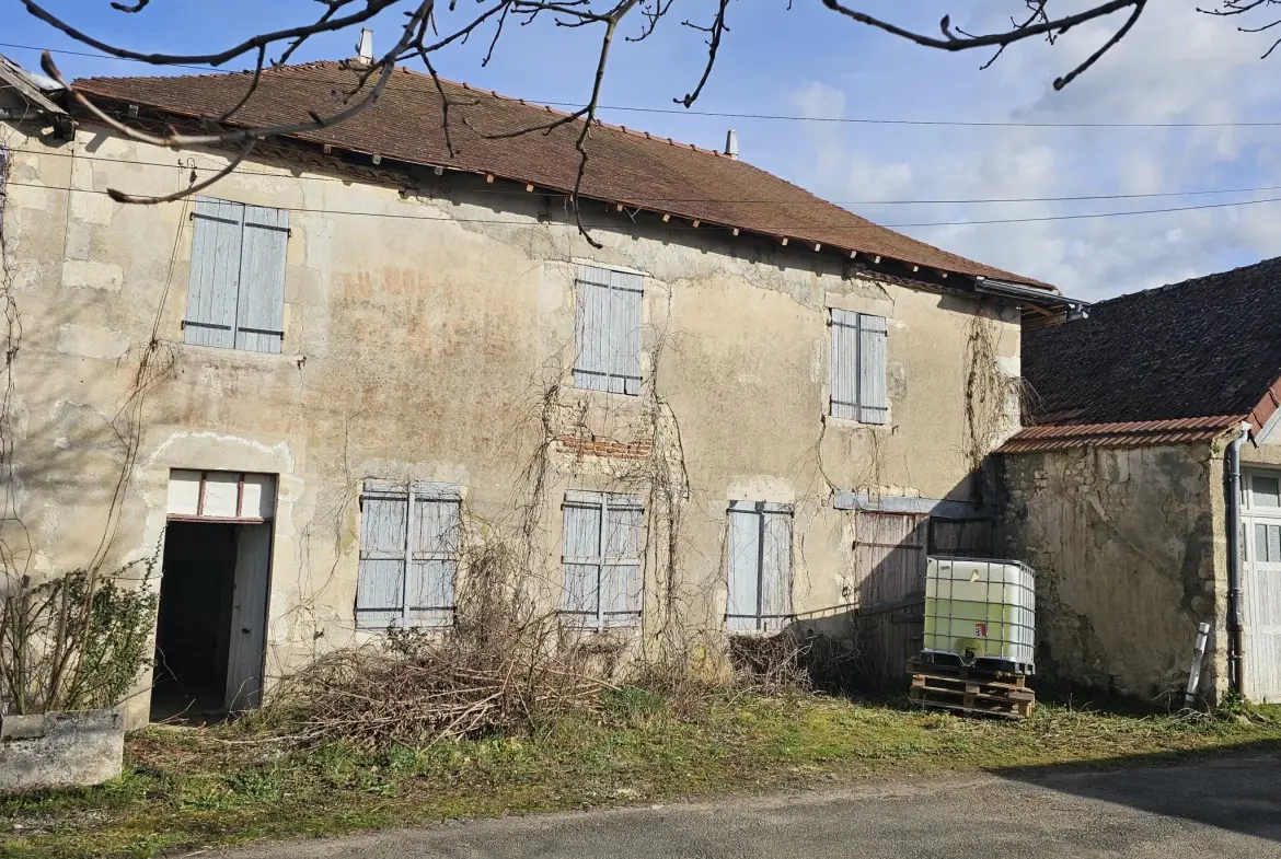 Maison à rénover de 200 m² à Vicq avec grands volumes et terrain à aménager 