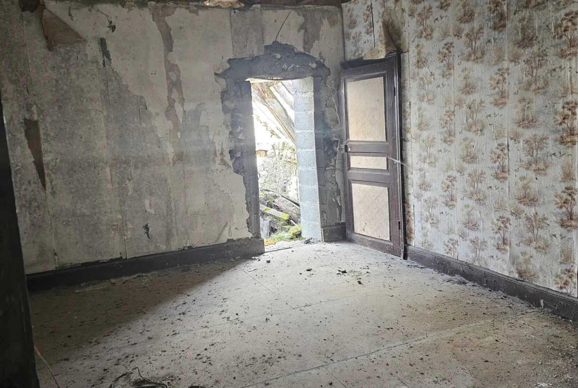 Maison à rénover de 200 m² à Vicq avec grands volumes et terrain à aménager 