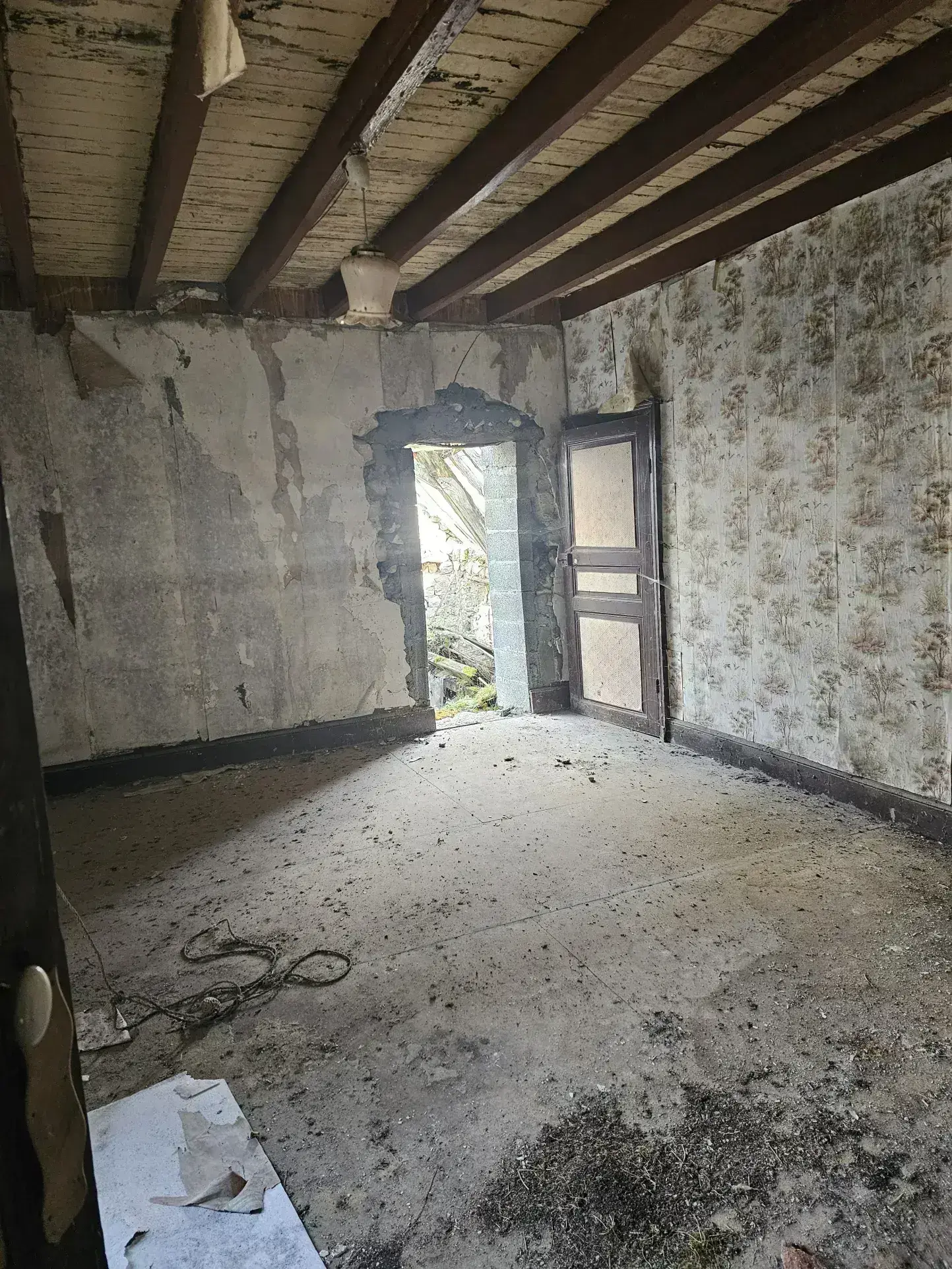Maison à rénover de 200 m² à Vicq avec grands volumes et terrain à aménager 