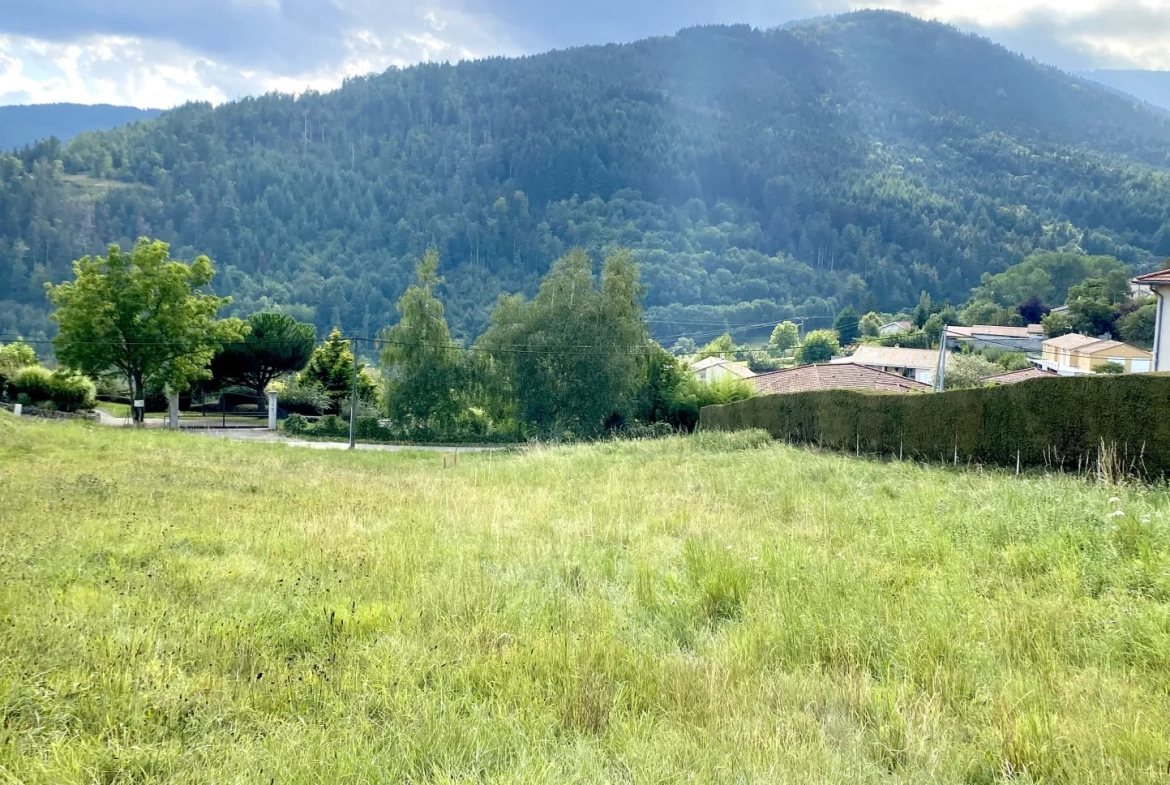 Terrain de 1752 m² à Vanosc avec vue, proche du village 