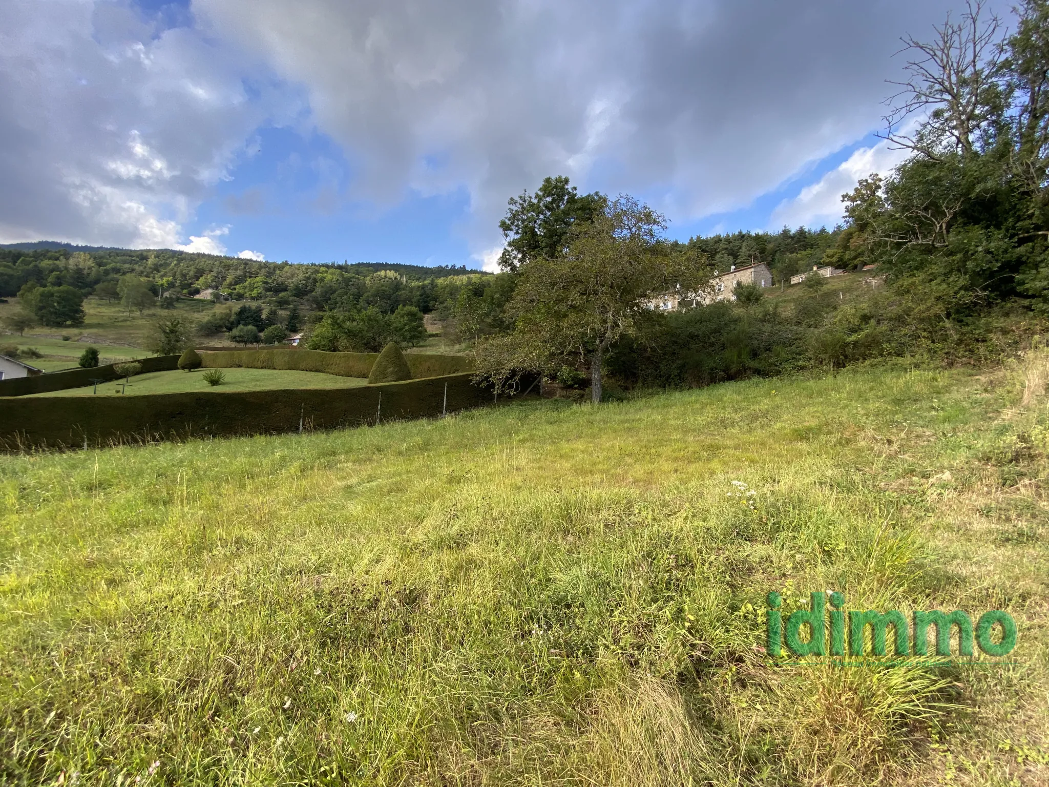 Terrain de 1752 m² à Vanosc avec vue, proche du village 