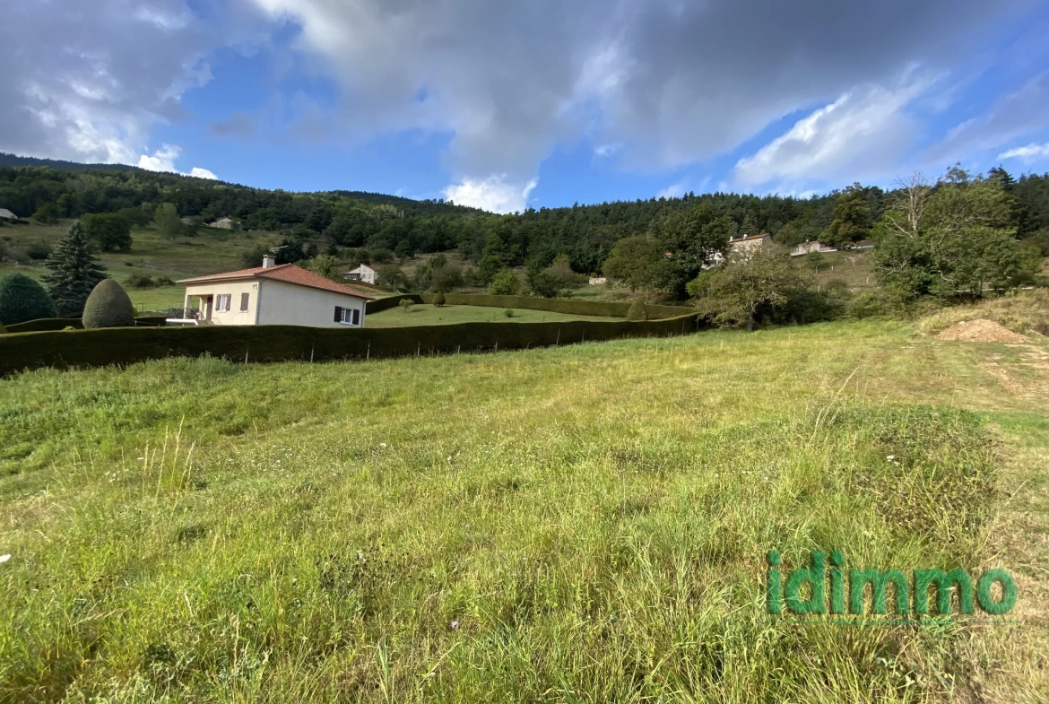 Terrain de 1752 m² à Vanosc avec vue, proche du village 