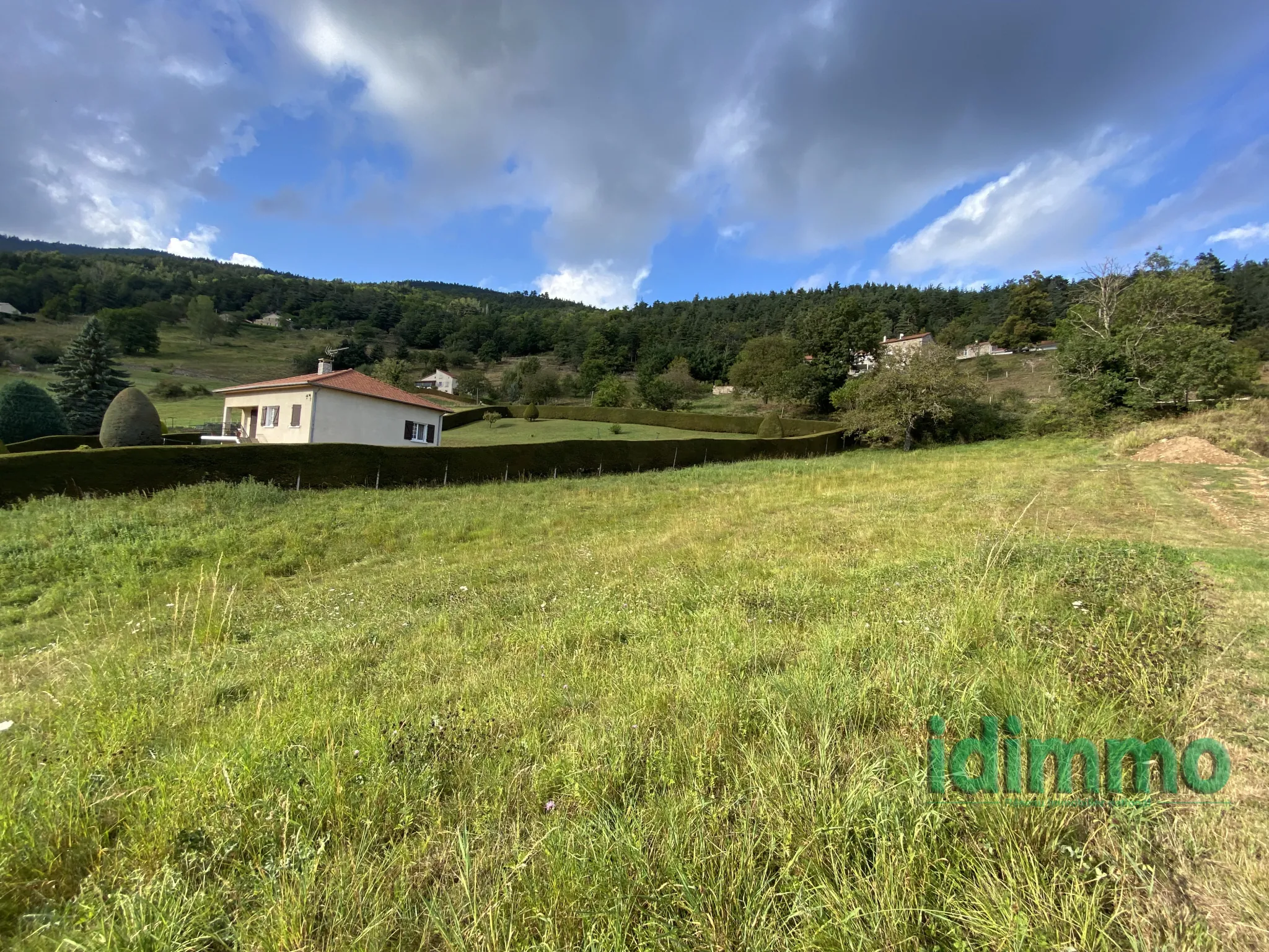 Terrain de 1752 m² à Vanosc avec vue, proche du village 