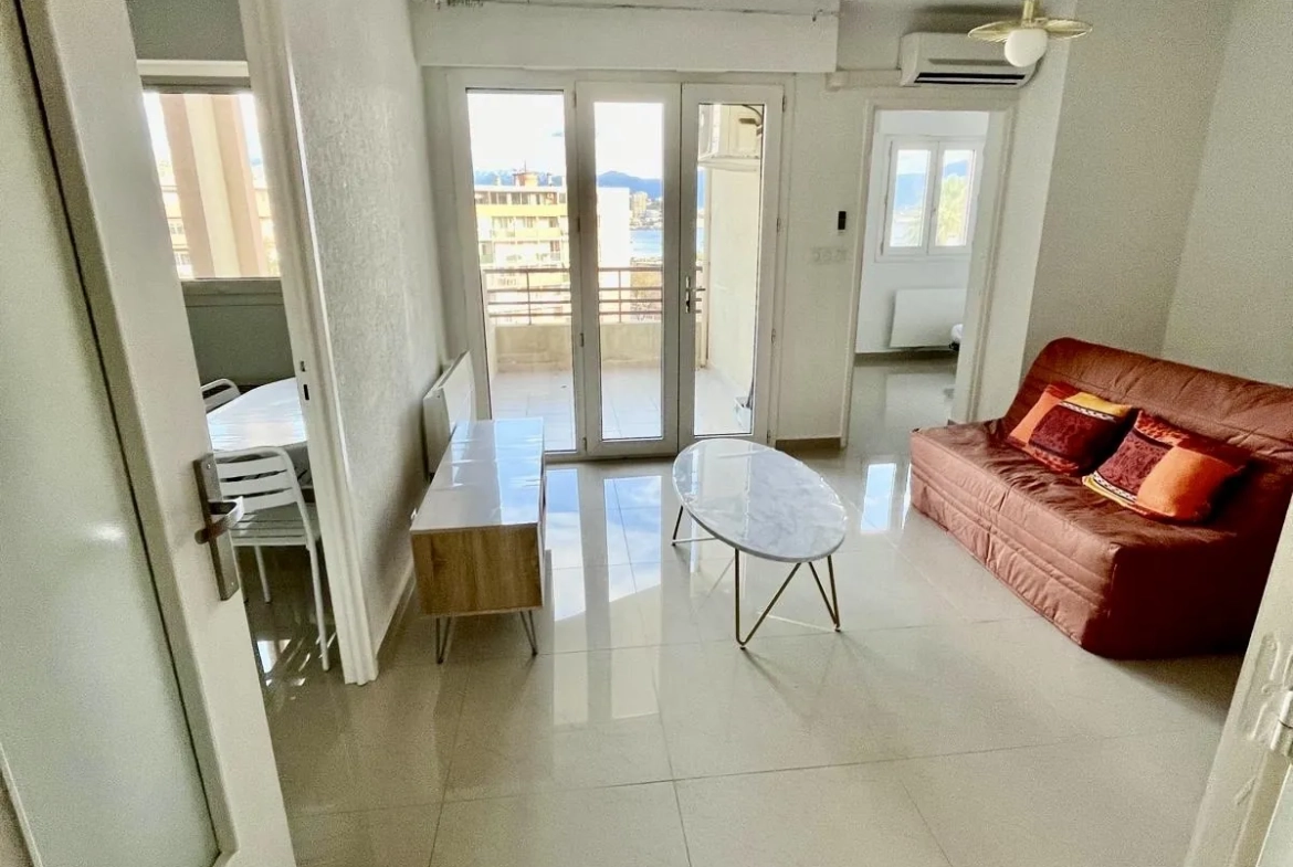 Appartement F2 rénové avec terrasse à Ajaccio - 46 m² 