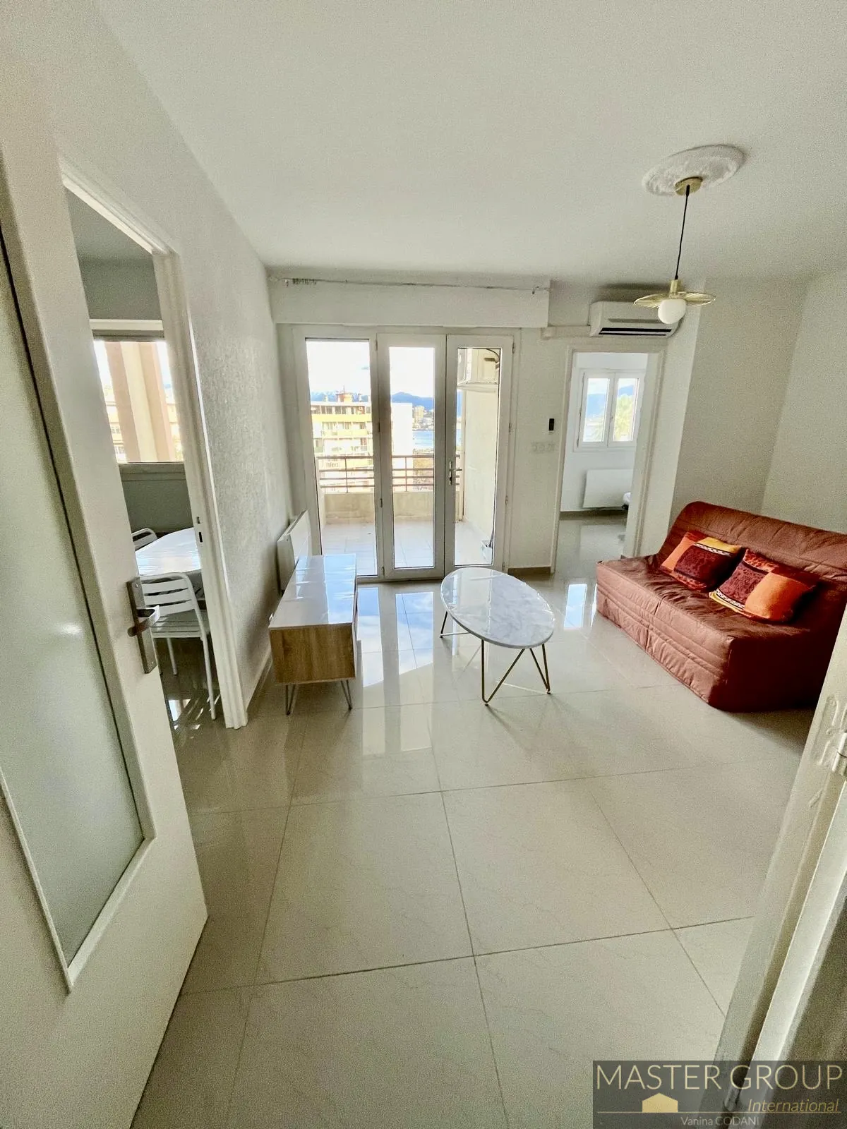Appartement F2 rénové avec terrasse à Ajaccio - 46 m² 