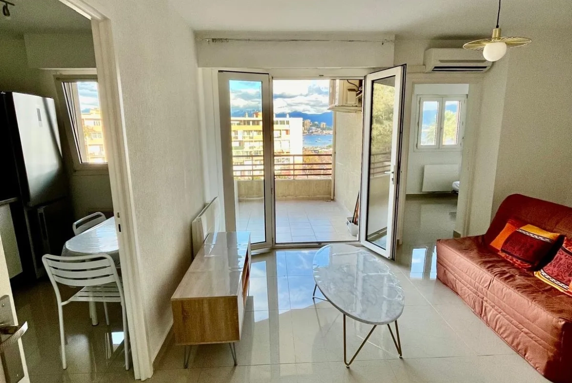 Appartement F2 rénové avec terrasse à Ajaccio - 46 m² 