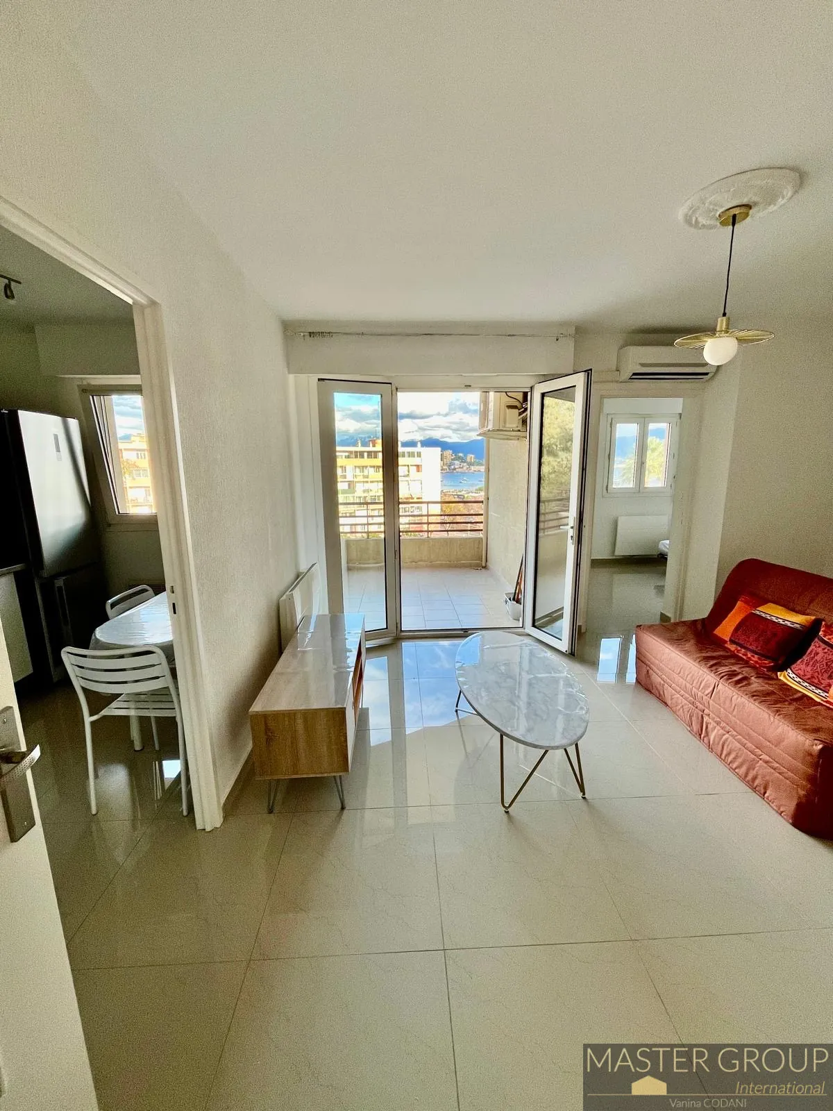 Appartement F2 rénové avec terrasse à Ajaccio - 46 m² 