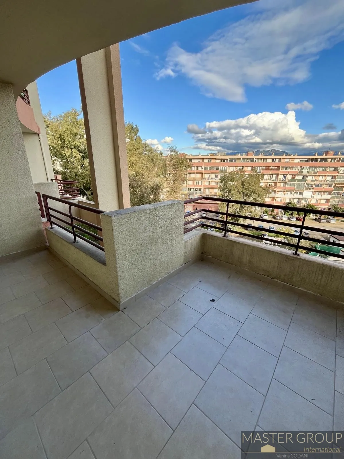 Appartement F2 rénové avec terrasse à Ajaccio - 46 m² 