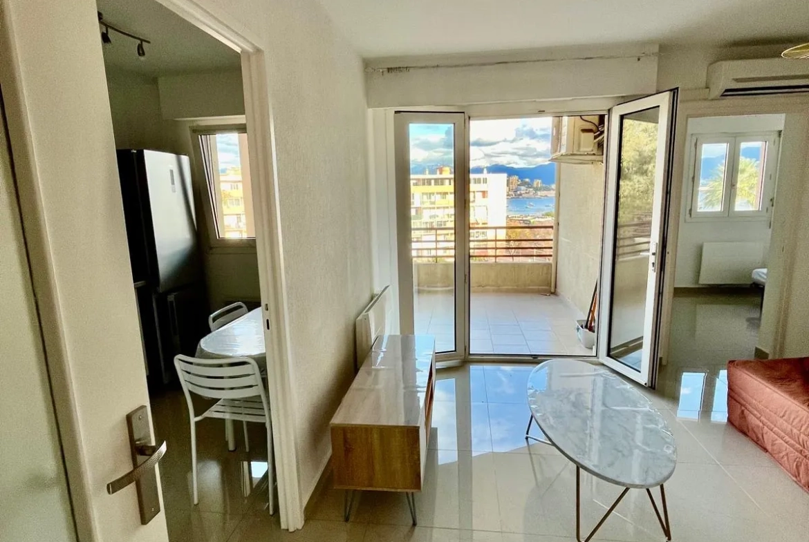 Appartement F2 rénové avec terrasse à Ajaccio - 46 m² 