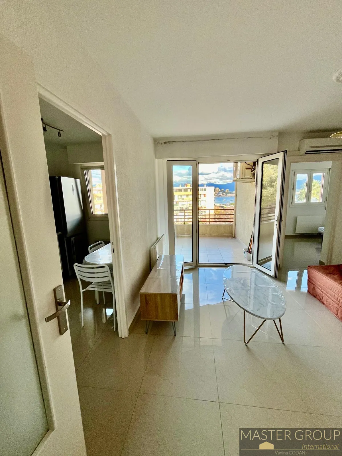 Appartement F2 rénové avec terrasse à Ajaccio - 46 m² 