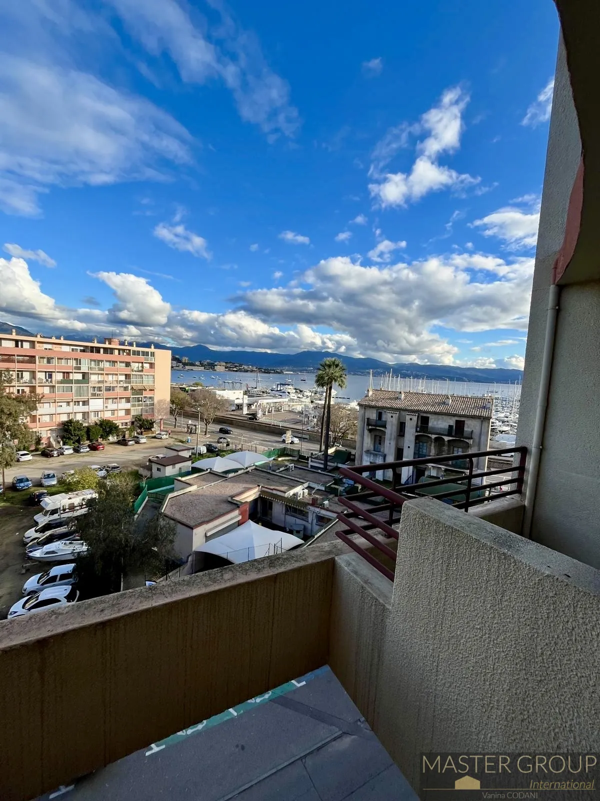 Appartement F2 rénové avec terrasse à Ajaccio - 46 m² 