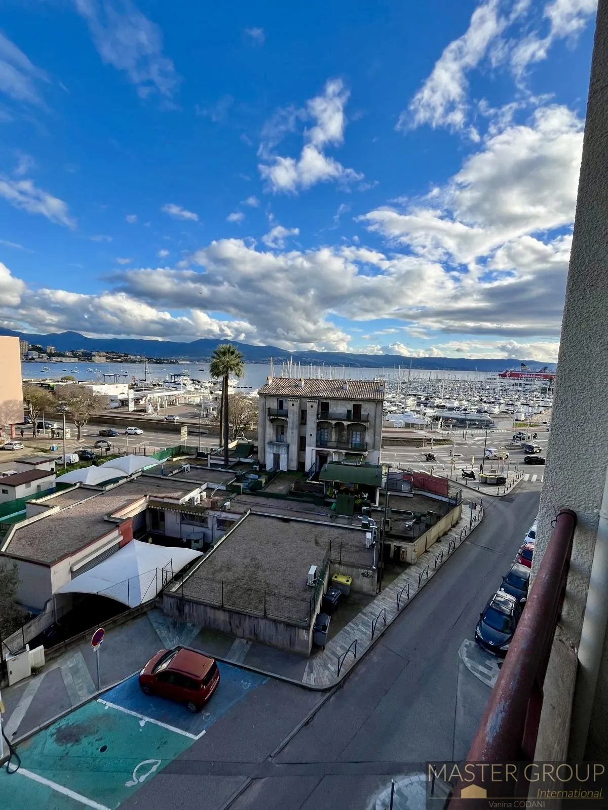 Appartement F2 rénové avec terrasse à Ajaccio - 46 m² 