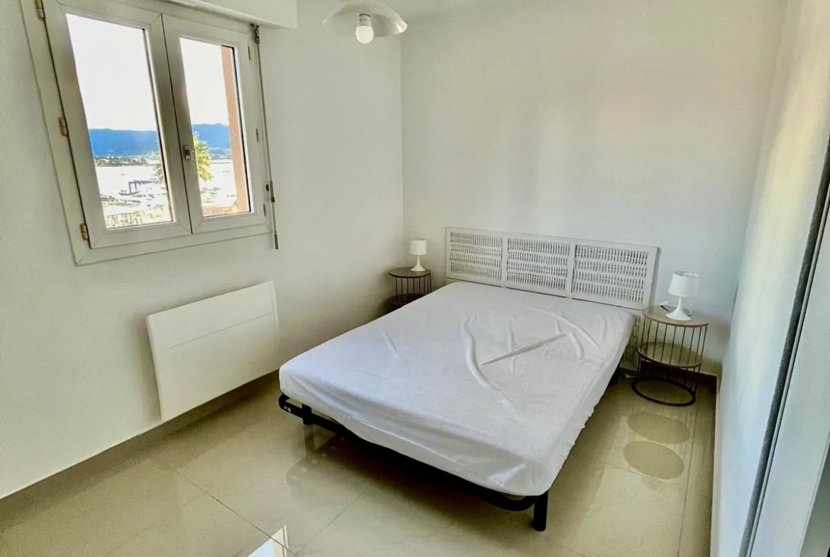 Appartement F2 rénové avec terrasse à Ajaccio - 46 m² 