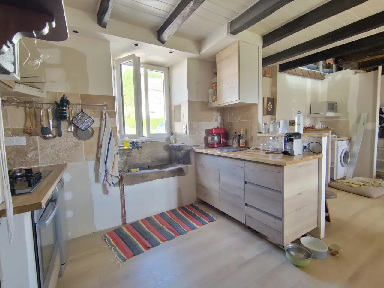 Maison rénovée avec terrain, étang et vue agréable à Sainte Fortunade 